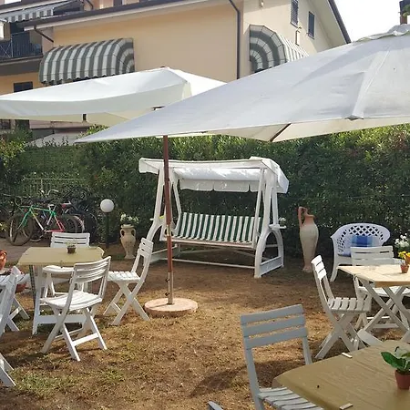 Panzió Adam's Garden Torre del Lago Puccini